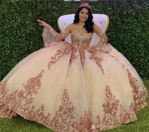 Sparkly Ball Gown Quinceanera Dresses With Sleeves Sweetheart Tulle Vintage Lace Applique Sweet 16 Dress Party Wear